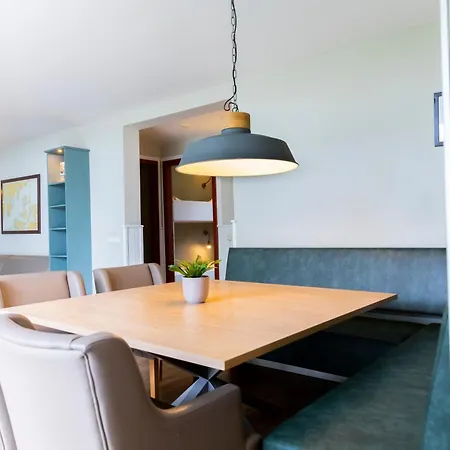 弗吉坦贝尔吉假日公园 * 斯赫拉芬赞德